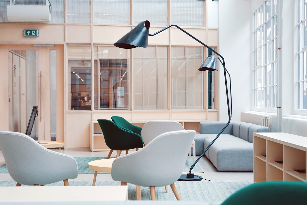Vibrant break out office bay